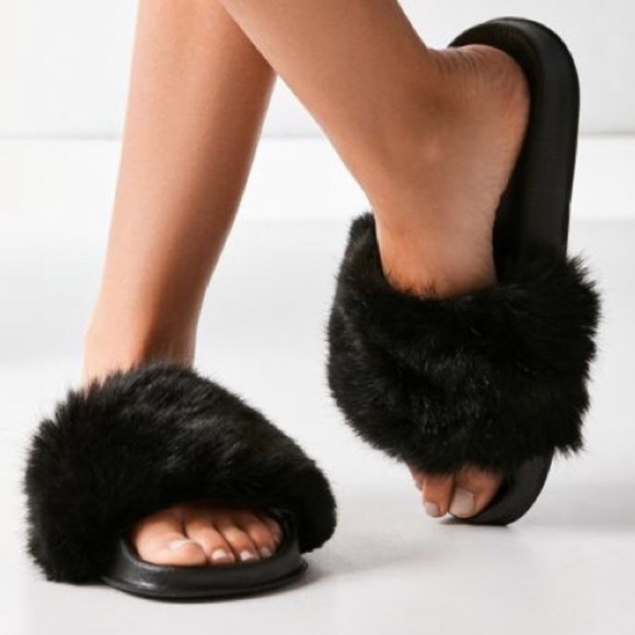 urban outfitters fur slides